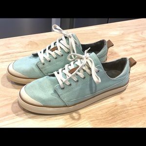 Women’s Reef Walled Low Canvas Sneaker size 7.5